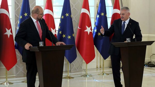 Başbakan Binali Yıldırım, Avrupa Parlamentosu Başkanı Martin Schulz ile Çankaya Köşkünde gerçekleştirdiği görüşmenin ardından ortak basın toplantısı düzenledi. - Sputnik Türkiye
