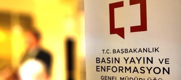 Basın Yayın Enformasyon Genel Müdürlüğü'nce, 115 kişinin sürekli basın kartları FETÖ/PDY ile irtibat, iltisak ya da aidiyet bağlantısı olduğu değerlendirilerek iptal edildi. - Sputnik Türkiye