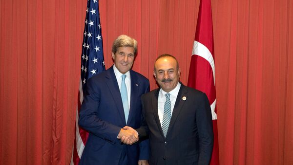 ABD Dışişleri Bakanı John Kerry- Türkiye Dışişleri Bakanı Mevlüt Çavuşoğlu - Sputnik Türkiye