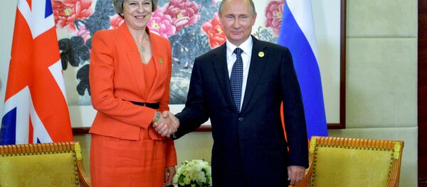 Rusya Devlet Başkanı Vladimir Putin ve İngiltere Başbakanı Theresa May - Sputnik Türkiye