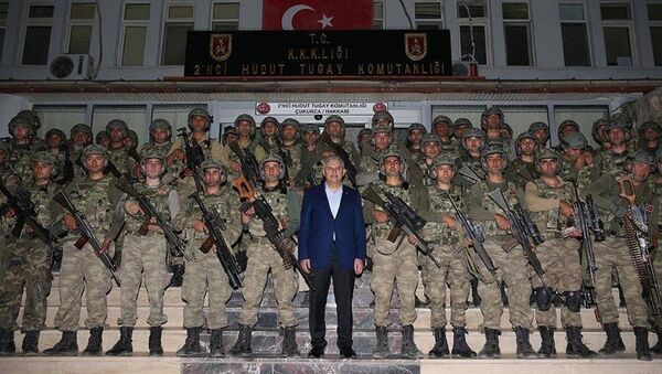 Başbakan Yıldırım Çukurca'da askeri birlikleri ziyaret etti - Sputnik Türkiye