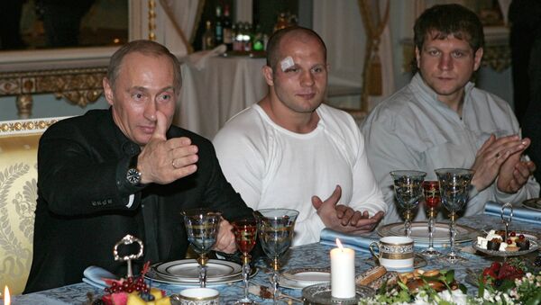 Putin, Rusya- ABD Karma Dövüş Şampiyonası’nın katılımcılarıyla. - Sputnik Türkiye