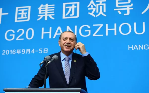 Cumhurbaşkanı Recep Tayyip Erdoğan, G20 Liderler Zirvesi için bulunduğu Çin'in Hangzhou kentinde basın toplantısı düzenledi. Cumhurbaşkanı Recep Tayyip Erdoğan, G20 Liderler Zirvesi için bulunduğu Çin'in Hangzhou kentinde basın toplantısı düzenledi. - Sputnik Türkiye
