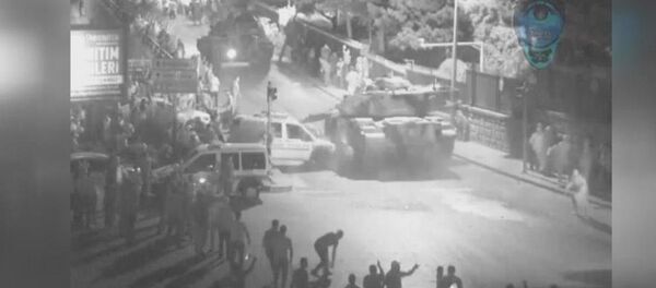 15 Temmuz gecesine ait yeni MOBESE görüntüleri ortaya çıktı 15 Temmuz gecesine ait yeni MOBESE görüntüleri ortaya çıktı - Sputnik Türkiye