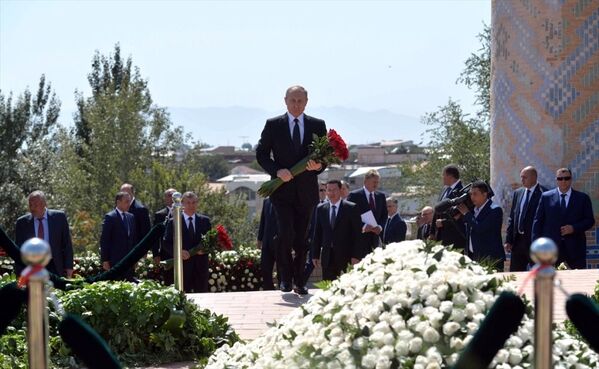 Putin, Kerimov'un mezarını ziyaret etti - Sputnik Türkiye