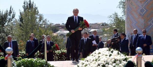 Putin, Kerimov'un mezarını ziyaret etti - Sputnik Türkiye