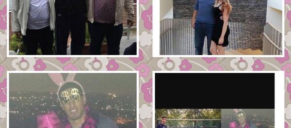 Ekipler, HSYK kararıyla meslekten ihraç edilen eski savcılar Zekeriya Öz ve Celal Kara ile basketbolcu Enes Kanter'in samimi pozlarının bulunduğu bir fotoğrafa da el koydu. Ekipler, HSYK kararıyla meslekten ihraç edilen eski savcılar Zekeriya Öz ve Celal Kara ile basketbolcu Enes Kanter'in samimi pozlarının bulunduğu bir fotoğrafa da el koydu. - Sputnik Türkiye