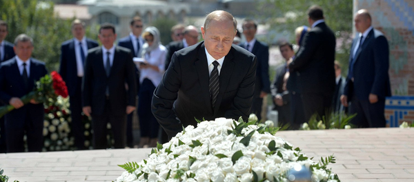 Putin, Kerimov'un mezarını ziyaret etti. - Sputnik Türkiye