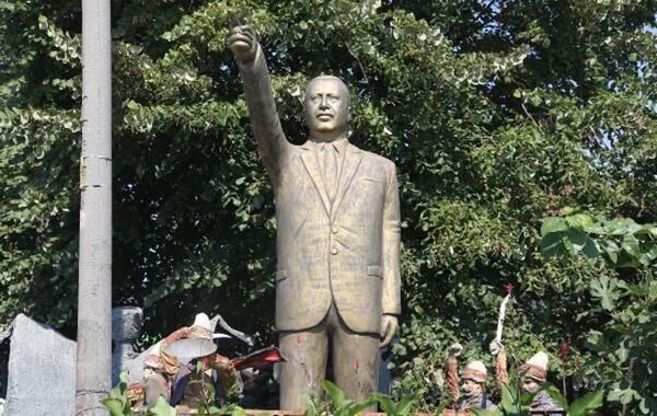 Cumhurbaşkanı Recep Tayyip Erdoğan heykeli - Sputnik Türkiye
