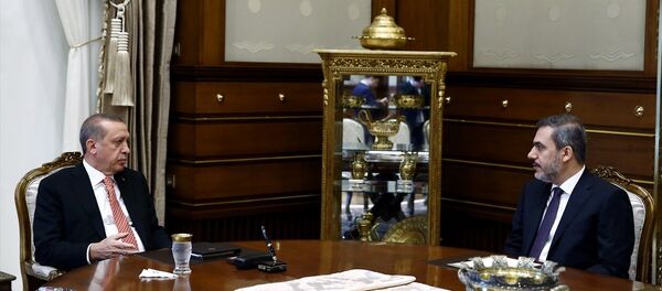 Cumhurbaşkanı Recep Tayyip Erdoğan (solda), MİT Müsteşarı Hakan Fidan'ı (sağda) kabul etti. - Sputnik Türkiye