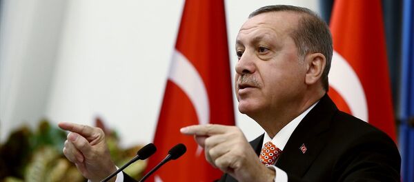 Cumhurbaşkanı Recep Tayyip Erdoğan, Cumhurbaşkanlığı Külliyesi'nde, 81 ilin valisini kabul etti. Cumhurbaşkanı Erdoğan burada konuşma yaptı. - Sputnik Türkiye