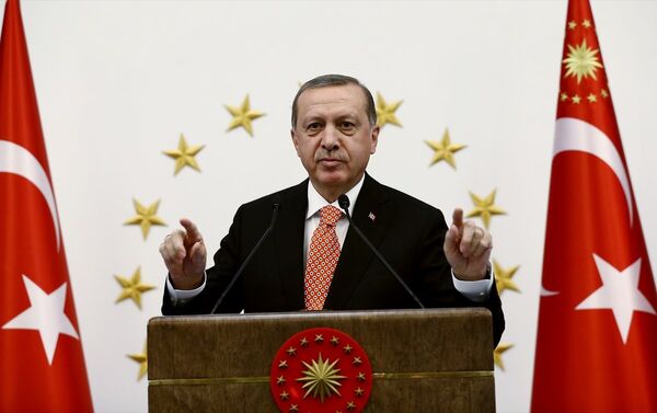 Cumhurbaşkanı Recep Tayyip Erdoğan, Cumhurbaşkanlığı Külliyesi'nde, 81 ilin valisini kabul etti. Cumhurbaşkanı Erdoğan burada konuşma yaptı. - Sputnik Türkiye