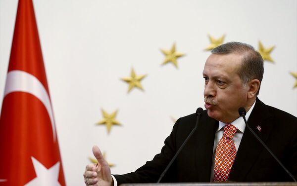 Cumhurbaşkanı Recep Tayyip Erdoğan, Cumhurbaşkanlığı Külliyesi'nde, 81 ilin valisini kabul etti. Cumhurbaşkanı Erdoğan burada konuşma yaptı. - Sputnik Türkiye