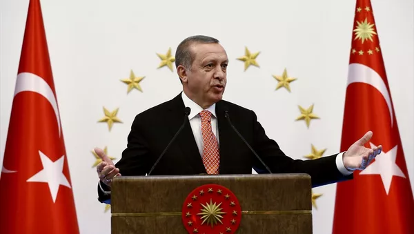 Cumhurbaşkanı Recep Tayyip Erdoğan, Cumhurbaşkanlığı Külliyesi'nde, 81 ilin valisini kabul etti. Cumhurbaşkanı Erdoğan burada konuşma yaptı. - Sputnik Türkiye