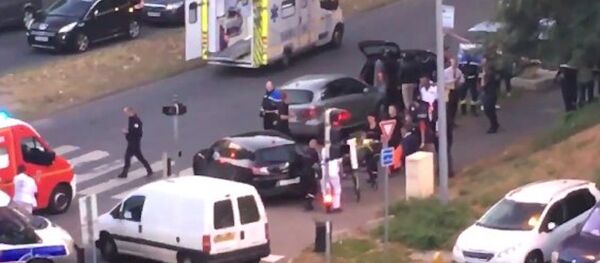 Paris yakınlarında terör hazırlığı içerisinde oldukları belirtilen 3 kadın yakalandı. - Sputnik Türkiye