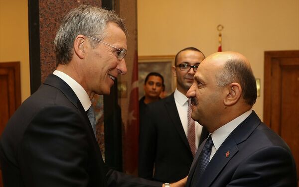 Milli Savunma Bakanı Fikri Işık, NATO Genel Sekreteri Jens Stoltenberg ile bir araya geldi. - Sputnik Türkiye