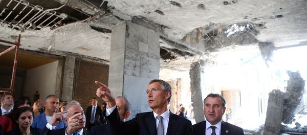 NATO Genel Sekreteri Jens Stoltenberg, TBMM'yi ziyaret ederek TBMM Başkanvekili Akif Hamzaçebi ile makamında bir araya geldi. - Sputnik Türkiye