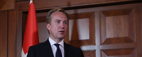 Dışişleri Bakanı Mevlüt Çavuşoğlu, Norveç Dışişleri Bakanı Borge Brende ile Dışişleri Bakanlığı Resmi Konutu'nda görüştü. Bakan Çavuşoğlu ve Brende, görüşmenin ardından ortak basın toplantısı düzenledi. Dışişleri Bakanı Mevlüt Çavuşoğlu, Norveç Dışişleri Bakanı Borge Brende ile Dışişleri Bakanlığı Resmi Konutu'nda görüştü. Bakan Çavuşoğlu ve Brende, görüşmenin ardından ortak basın toplantısı düzenledi. - Sputnik Türkiye