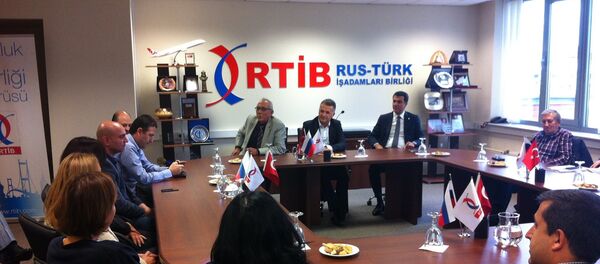 Ünlü Türk şair Ataol Behramoğlu, Moskova’da okurlarıyla buluştu - Sputnik Türkiye