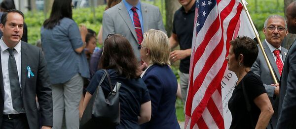 Demokrat Partili başkan adayı Hillary Clinton, rahatsızlığı sebebiyle 11 Eylül törenlerinden erken ayrıldı. - Sputnik Türkiye