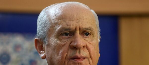 MHP Genel Başkanı Devlet Bahçeli, partisinin genel merkezinde düzenlenen bayramlaşma törenine katılarak partililerle bayramlaştı. - Sputnik Türkiye