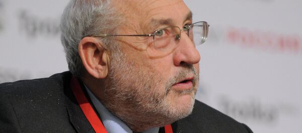 Joseph Stiglitz, economist and the Nobel Prize winner, speaking at the Russia-2011 Forum in Moscow - Sputnik Türkiye