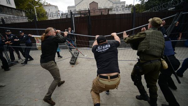 Ukraynalı aşırı milliyetçiler, Duma seçimlerini engellemeye çalıştı - Sputnik Türkiye