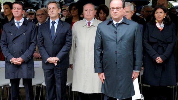 Paris'te terör kurbanları için düzenlenen anma törenine Cumhurbaşkanı Hollande ile eski Cumhurbaşkanı Nicolas Sarkozy de katıldı. - Sputnik Türkiye