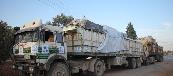 Halep'e giden yardım konvoyları - Sputnik Türkiye