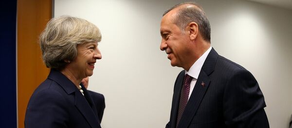 Cumhurbaşkanı Recep Tayyip Erdoğan, BM Genel Kurulu genel görüşmeleri için bulunduğu New York'ta İngiltere Başbakanı Theresa May ile görüştü. - Sputnik Türkiye