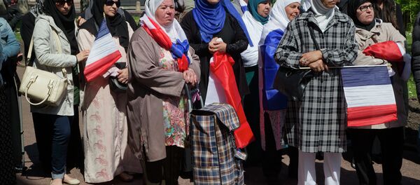 Başörtülü Fransız Müslüman kadınlar. - Sputnik Türkiye