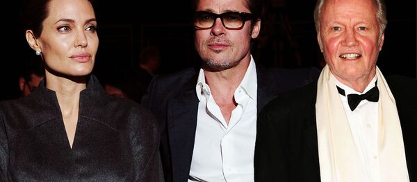 Angelina Jolie - Brad Pitt - Jon Voight Angelina Jolie - Brad Pitt - Jon Voight - Sputnik Türkiye