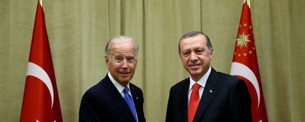 Birleşmiş Milletler 71. Dönem Genel Kurul Toplantıları için New York'ta bulunan Cumhurbaşkanı Recep Tayyip Erdoğan, ABD Başkan Yardımcısı Joe Biden'ı, kalmakta olduğu The Peninsula Hotel'de kabul etti. - Sputnik Türkiye