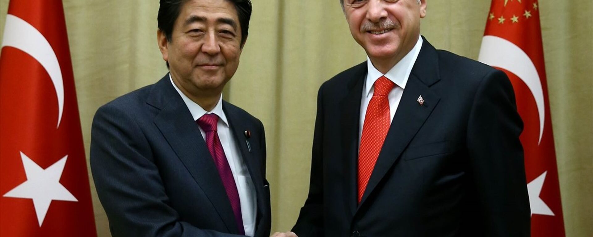 Cumhurbaşkanı Recep Tayyip Erdoğan, BM Genel Kurul görüşmeleri için bulunduğu New York’ta, Japonya Başbakanı Şinzo Abe'yi kabul etti. - Sputnik Türkiye, 1920, 08.07.2022