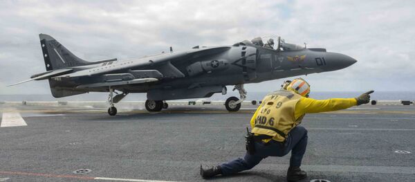 An AV-8B Harrier, assigned to the Marine Attack Squadron 231(VMA), takes off from the flight deck of forward-deployed amphibious assault ship USS Bonhomme Richard. - Sputnik Türkiye