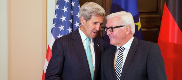 US Secretary of State John Kerry (L) shakes hands with German Foreign Minister Frank-Walter Steinmeier at Villa Borsig in Berlin during a meeting about the ongoing crisis in Syria, on September 20, 2015 US Secretary of State John Kerry (L) shakes hands with German Foreign Minister Frank-Walter Steinmeier at Villa Borsig in Berlin during a meeting about the ongoing crisis in Syria, on September 20, 2015 - Sputnik Türkiye