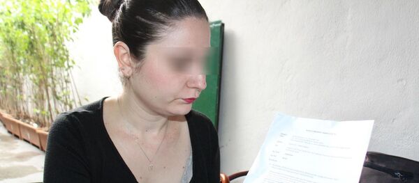 Bursa'da Uludağ Üniversitesi Metro İstasyonu'ndan metroya binen D.K. adlı kadın yolcu, 50 yaşlarındaki bir yolcu tarafından Şortlu kadının başına gelenleri biliyorsunuz, hâlâ konuşuyorsun. Kes lan sesini  sözleriyle tehdit edildi. - Sputnik Türkiye