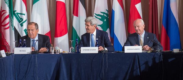 Rusya Dışişleri Bakanı Sergey Lavrov, ABD Dışişleri Bakanı John Kerry ve BM Suriye Daimi Temsilcisi Staffan De Mistura - Sputnik Türkiye