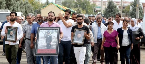 'Tufan Amed' kod adlı PKK'lının cenazesine katılan HDP'li vekillere soruşturma - Sputnik Türkiye