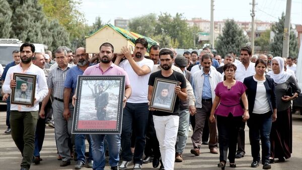 'Tufan Amed' kod adlı PKK'lının cenazesine katılan HDP'li vekillere soruşturma - Sputnik Türkiye
