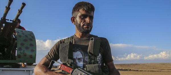 ÖSO mensubu - Kurtlar Vadisi dizisinin ana karakteri Polat Alemdar'ın tişörtü - Sputnik Türkiye