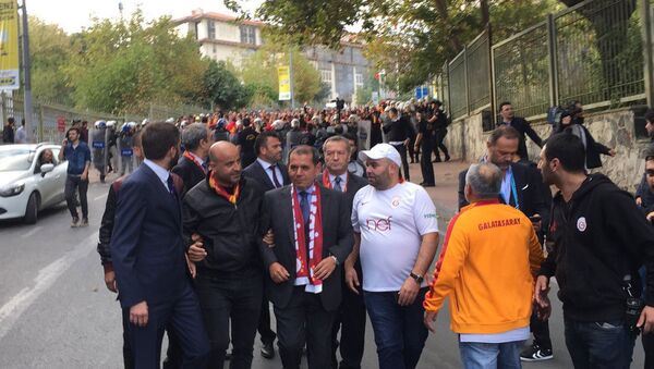 Beşiktaş Galatasaray maçı öncesi Dursun Özbek Vodafone Arena'ya yürüdü - Sputnik Türkiye