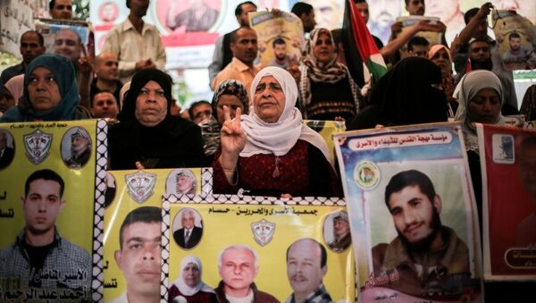 İsrail hapihanelerinde tutuklu bulunan Filistinlilerin aileleri - Sputnik Türkiye