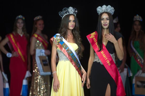 Rusya’nın başkenti Moskova’nın ev sahipliğini yaptığı Rusya Dünya Güzeli  (Miss World Russian Beauty 2016) yarışmasının finalinde, taç 23 yaşındaki Kristina Adamson’a gitti. - Sputnik Türkiye