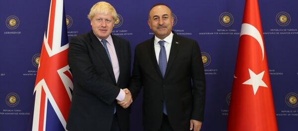 Dışişleri Bakanı Mevlüt Çavuşoğlu ve İngiltere Dışişleri Bakanı Boris Johnson - Sputnik Türkiye