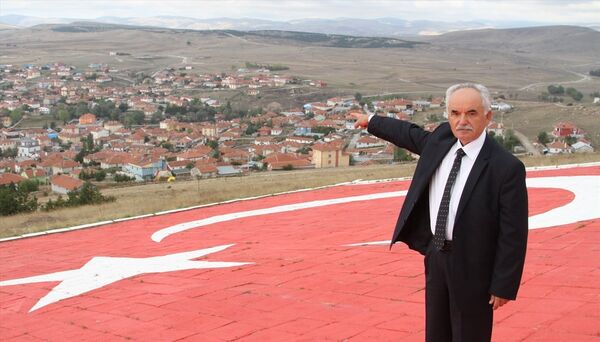 Köy muhtarı Adem Karaağaç, İngiltere Dışişleri Bakanı'nın Türk kökenli olmasından duydukları mutluluğu dile getirip Ali Kemal bu toprakların insanıydı. Osmanlı Devleti'nde önemli görevlerde bulunmuş bir kişiydi. Onun torunu da önemli görevlerde bulunuyor. Kendisini tebrik ediyoruz değerlendirmesinde bulundu. - Sputnik Türkiye