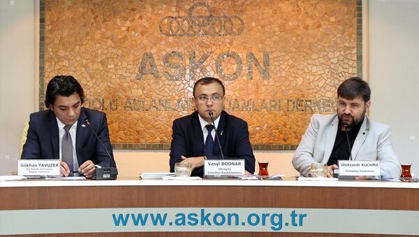 Ukrayna İstanbul Başkonsolosu Vasyl Bodnar (ortada), Anadolu Aslanları İşadamları Derneği (ASKON) tarafından düzenlenen Türkiye-Ukrayna Ekonomik İlişkileri programında konuştu. - Sputnik Türkiye