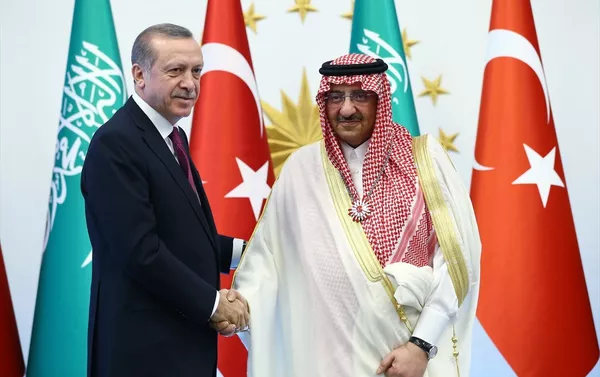 Cumhurbaşkanı Recep Tayyip Erdoğan, Cumhurbaşkanlığı Külliyesinde Suudi Arabistan Veliaht Prensi, Başbakan Birinci Yardımcısı ve İçişleri Bakanı Muhammed bin Nayif bin Abdülaziz Al Suud'a Cumhuriyet Nişanı verdi. Cumhurbaşkanı Recep Tayyip Erdoğan, Cumhurbaşkanlığı Külliyesinde Suudi Arabistan Veliaht Prensi, Başbakan Birinci Yardımcısı ve İçişleri Bakanı Muhammed bin Nayif bin Abdülaziz Al Suud'a Cumhuriyet Nişanı verdi. - Sputnik Türkiye