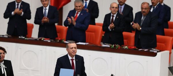 Başbakan Binali Yıldırım, Başbakan Yardımcıları Mehmet Şimşek, Numan Kurtulmuş, Nurettin Canikli, Tuğrul Türkeş ve Veysi Kaynak ile diğer bakanlar da açılışta hazır bulundu. - Sputnik Türkiye
