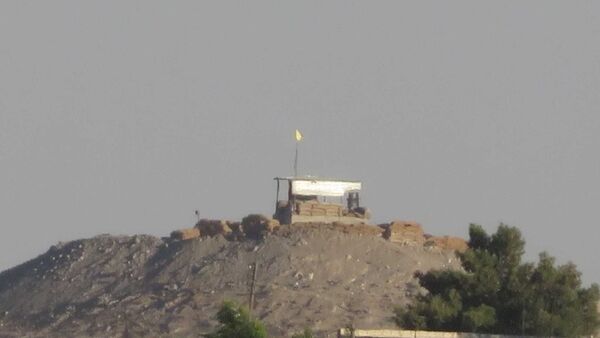 PYD, Tel Abyad’da mevzi kurdu, bayrak çekti - Sputnik Türkiye